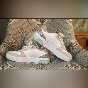 Skechers Women’s size 8